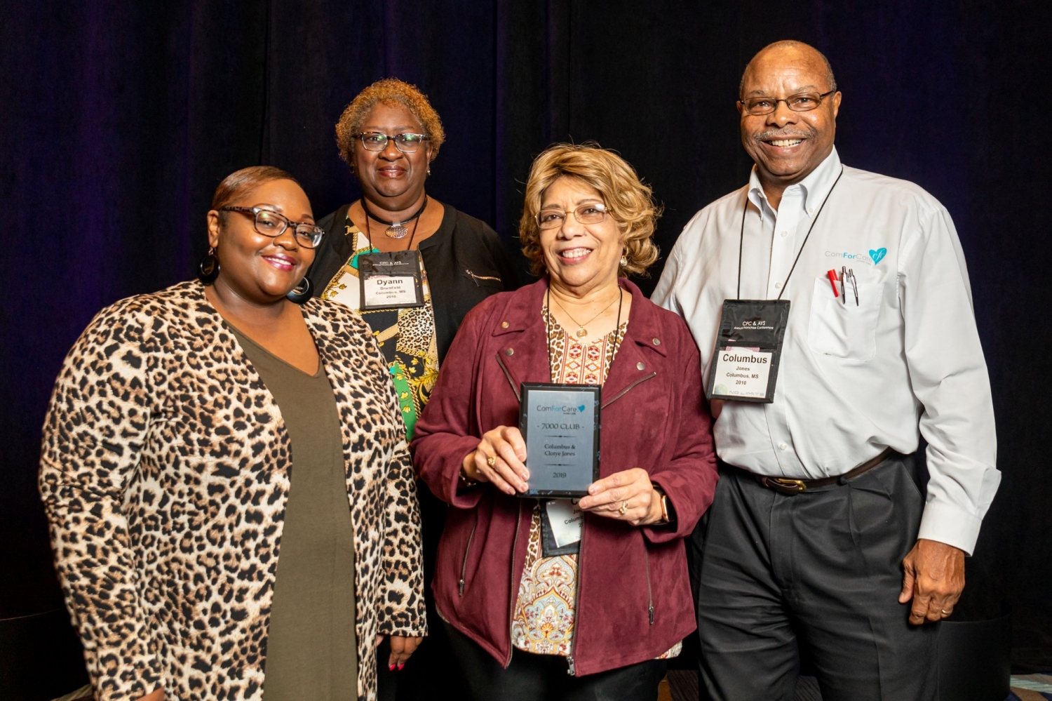 Owners of the ComForCare Columbus, MS franchise receiving their 2019 Franchise of the Year award.